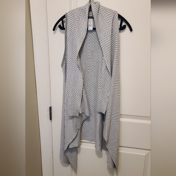 Dynamite Gray&White Geometric Print Sleevless Cardigan Size XS-S - Picture 2 of 5